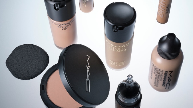 DISCOVER M·A·C STUDIO FOUNDATIONS